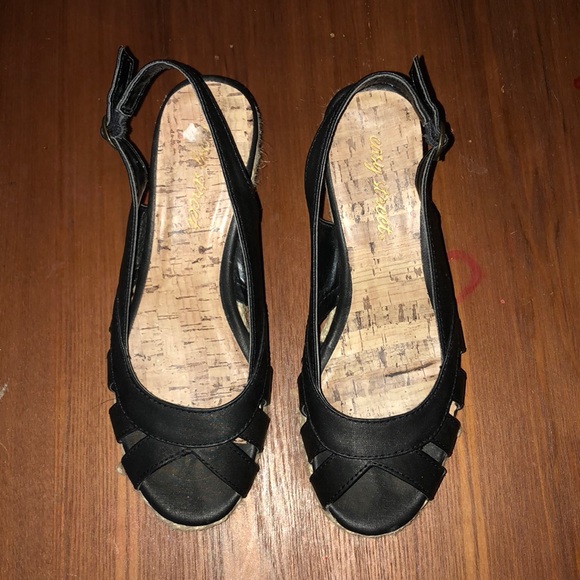 Women’s Black wedges size 7.5 - Picture 1 of 2